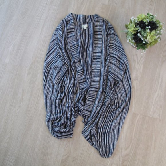 RVCA Black and Cream Striped Kimono Wrap - Picture 10 of 10